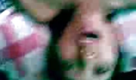 Rambut coklat cewek seksi Sasha mendapat ganda video bokep big mom bekerja sama dengan dua orang